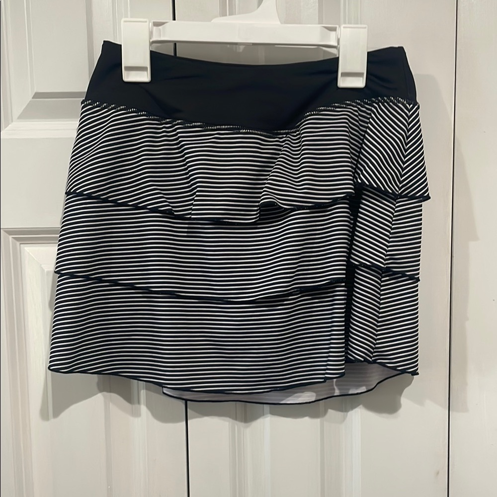 Black and White Striped Women's Skort With Built In Shorts Size XS.